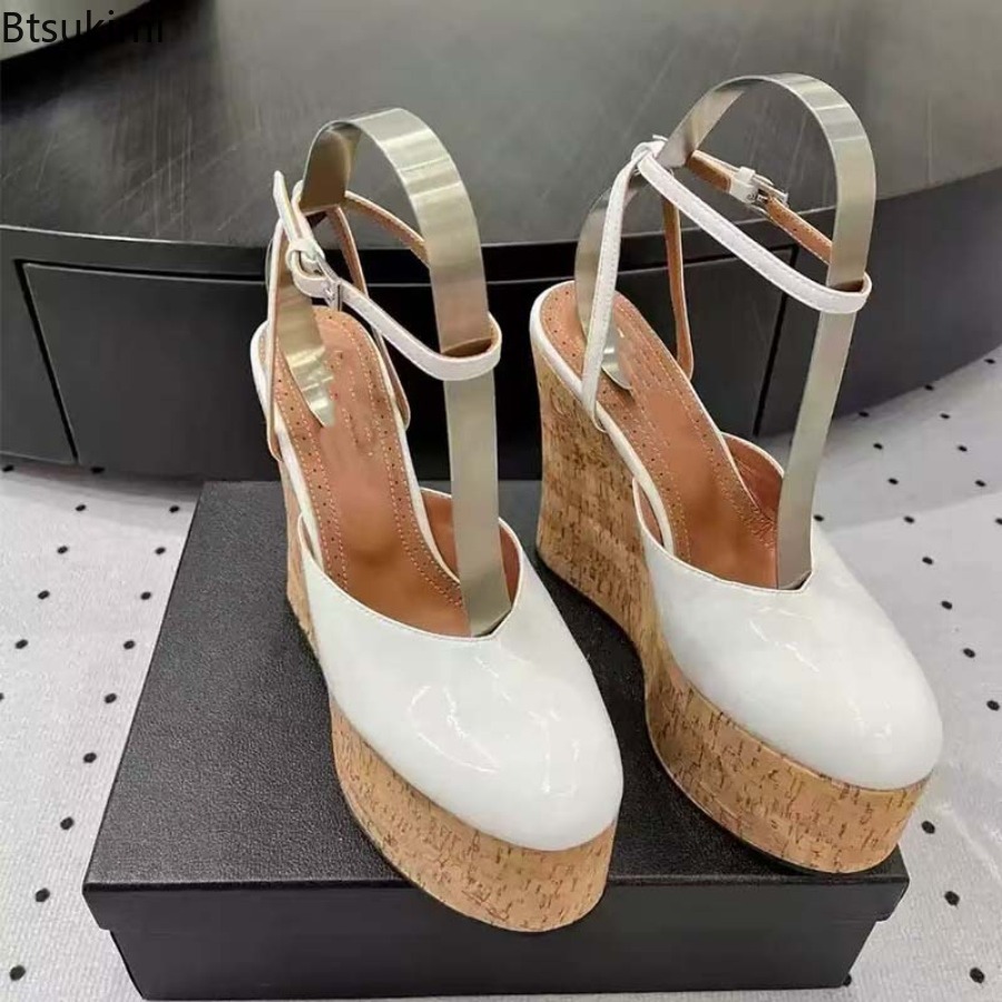 Cork Wedge Sandal - 女性のパテントレザーウェッジサンダルアンクルストラップコルクプラットフォームラウンドトゥハイヒール夏のパーティーシューズトレンディな休暇の靴