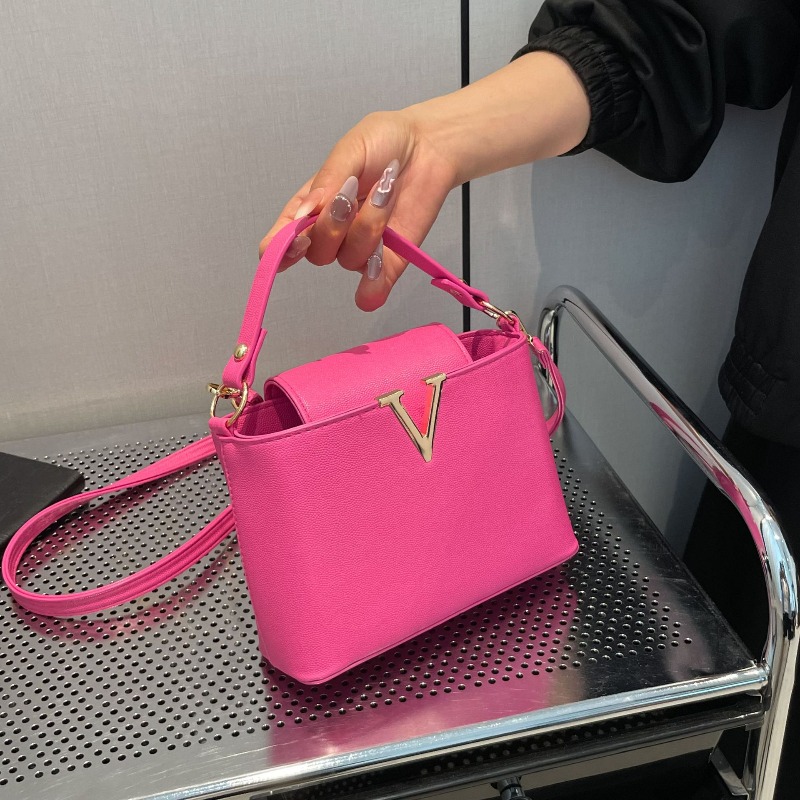 高級レディース トートバッグ、シックなV字型スタイリッシュP - Women'S Shoes Louis Vuitton のレビューと価格