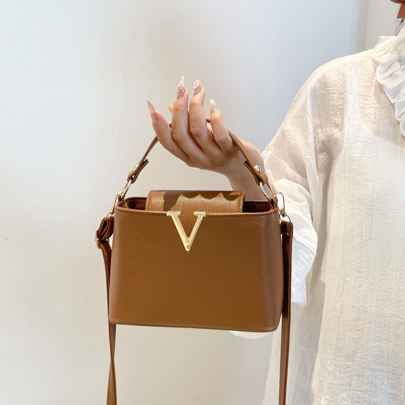 高級レディース トートバッグ、シックなV字型スタイリッシュP - Women'S Shoes Louis Vuitton のレビューと価格
