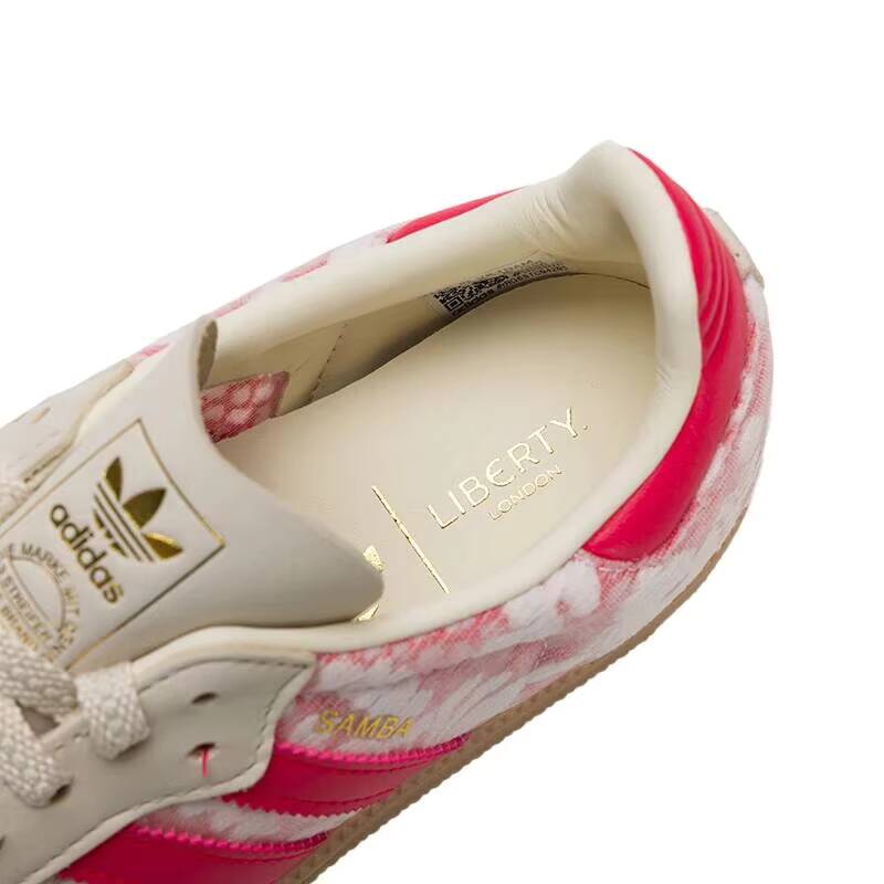 女性ピンク花柄ロートップスニーカー JR8841 ヴィンテー - Women'S Shoes Pink Adidas のレビューと価格