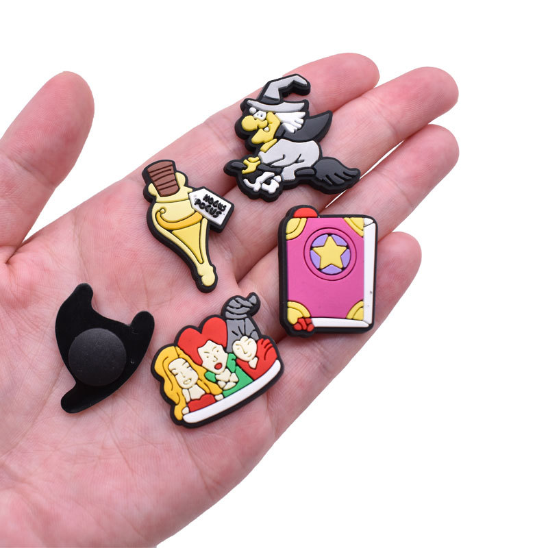 ホットセール PVC製 ハロウィン魔女シューチャーム ピン  - Croc Style Clog のレビューと価格