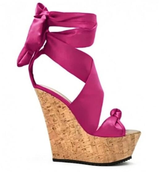 スイートピンクホワイトのチェック柄シルクウェッジサンダル、グ - Cork Wedge Sandal のレビューと価格