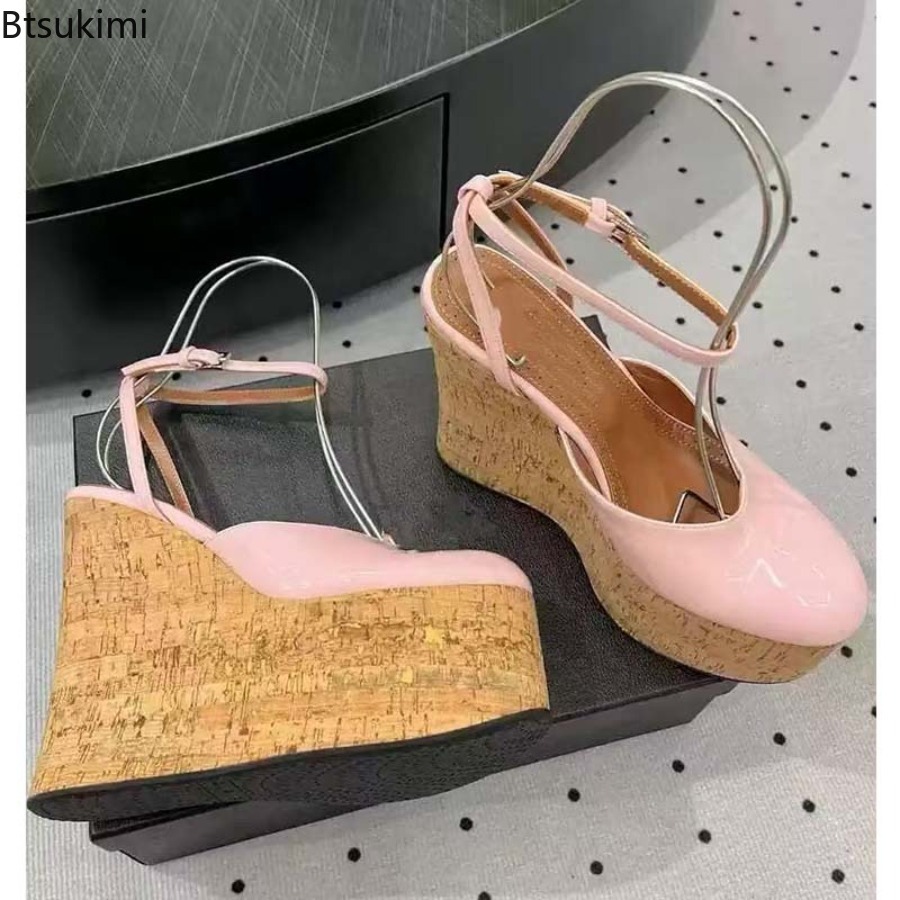 女性のパテントレザーウェッジサンダルアンクルストラップコルク - Cork Wedge Sandal のレビューと価格
