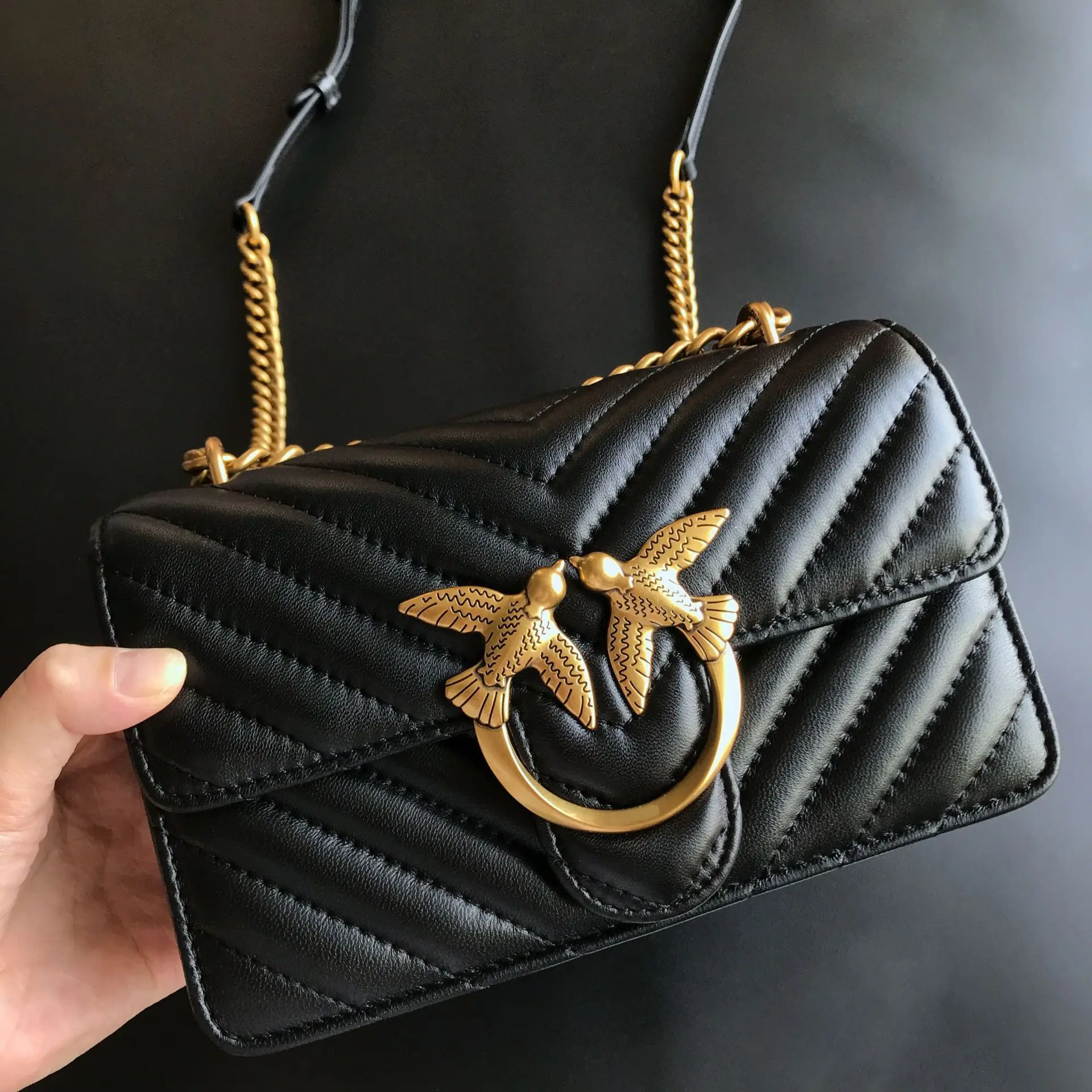 ギフト ピンコ同型 V字柄 ゴートスキン スワローバッグ 本 - Women'S Shoes Louis Vuitton のレビューと価格