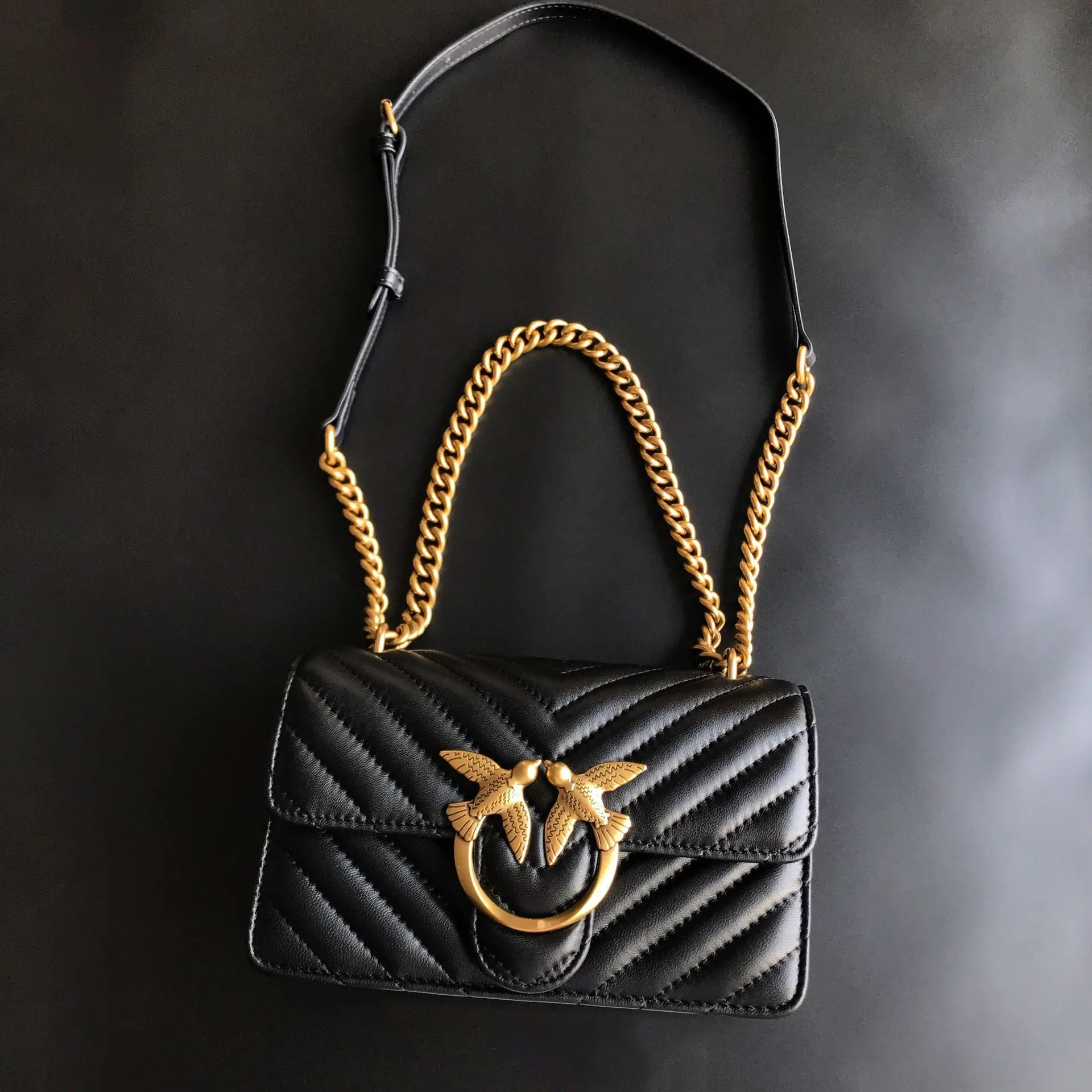 ギフト ピンコ同型 V字柄 ゴートスキン スワローバッグ 本 - Women'S Shoes Louis Vuitton のレビューと価格