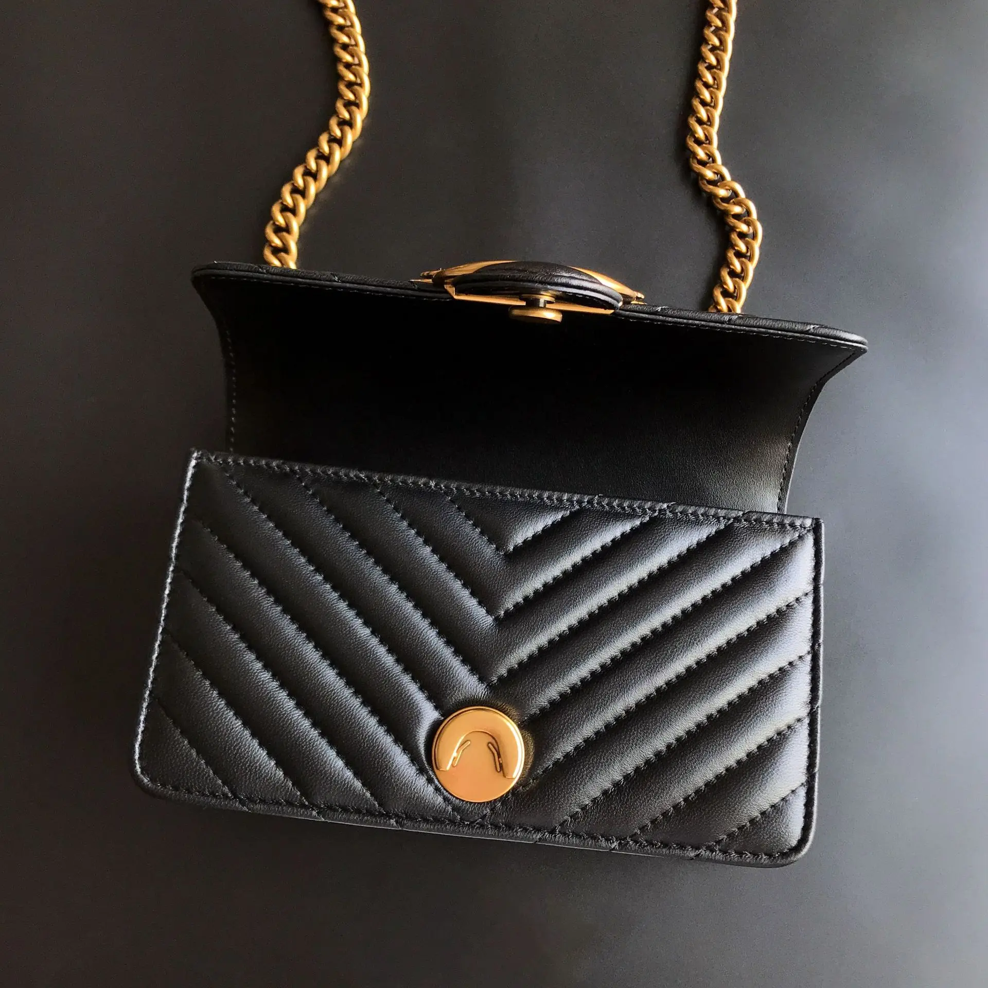 ギフト ピンコ同型 V字柄 ゴートスキン スワローバッグ 本 - Women'S Shoes Louis Vuitton のレビューと価格